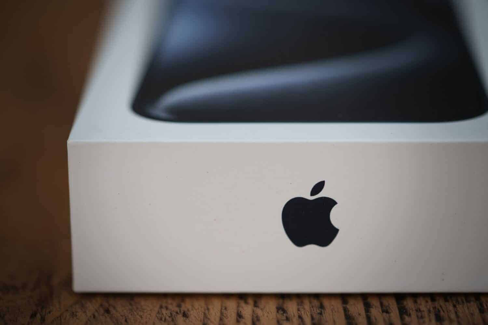 Source-supplied image for: Apple takes Johannesburg company to court over fake iPhones